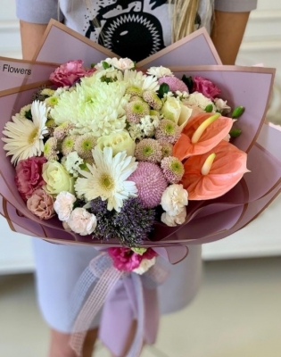 Göz Alıcı Bir Dokunuş: Antoryum ve Anastasya Çiçek Aranjmanı