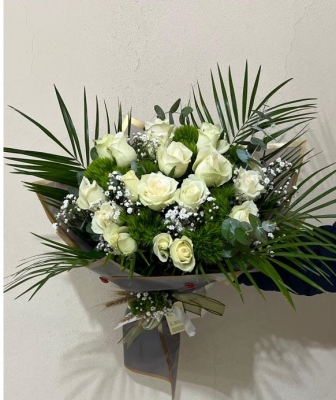 Saflığın ve Zarafetin İfadesi: 19 Adet Beyaz Gül Buketi