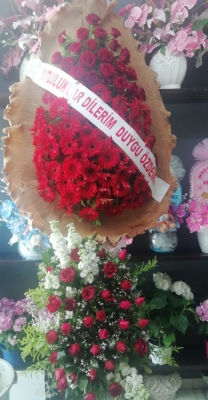 Kırmızı Gül ve Kırmızı Gerbera Çelengi